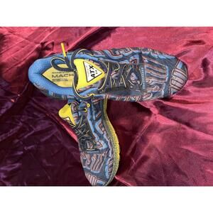 Bluetooth Women’s sz 11 under armour machina atx running shoes